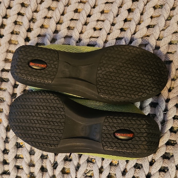 Shoes - Picture 2 of 4